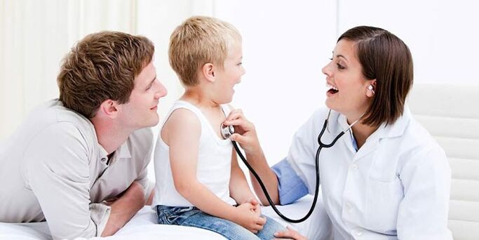 a doctor examines a child with diabetes